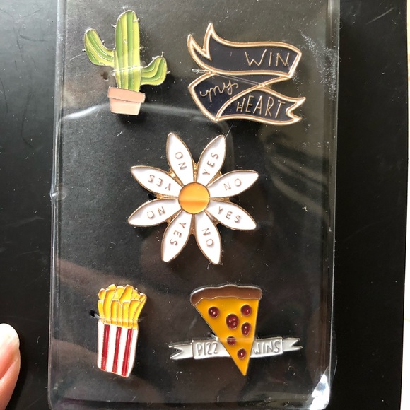 NEW IN PACK Zara Pin Accessories - Picture 1 of 3